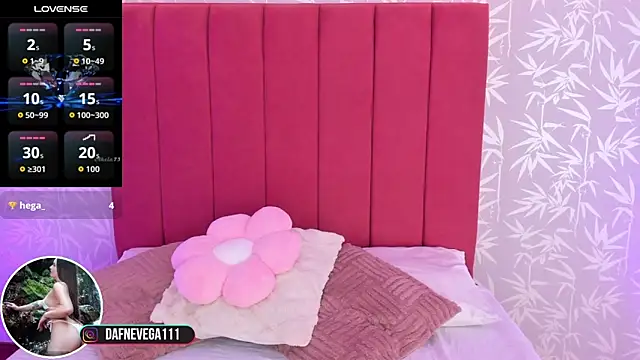 Snapshot of DafneVega chatting on September 17, 3:57 pm DafneVega online show from September 17, 3:57 pm