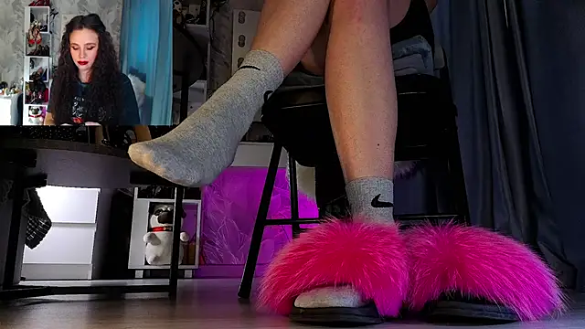 Feet Heelss online show from December 4, 11:30 am