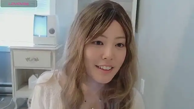 Nana with online show from March 9, 9:08 pm