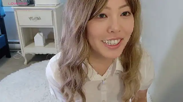 Nana with online show from March 11, 9:10 pm