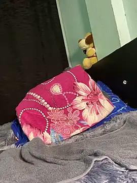 EVAH LEE  online show from April 9, 6:19 am