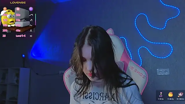 Snapshot of Sophie_SkyAngel chatting on December 21, 12:23 pm Sophie SkyAngel online show from December 21, 12:23 pm