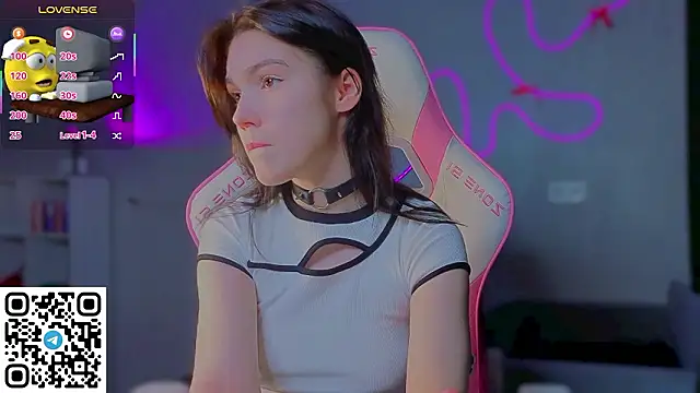 Snapshot of Sophie_SkyAngel chatting on February 24, 6:28 pm Sophie SkyAngel online show from February 24, 6:28 pm