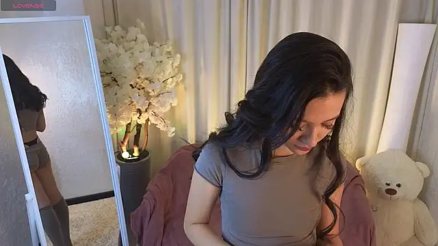 Janet Jee online show from October 13, 11:21 am