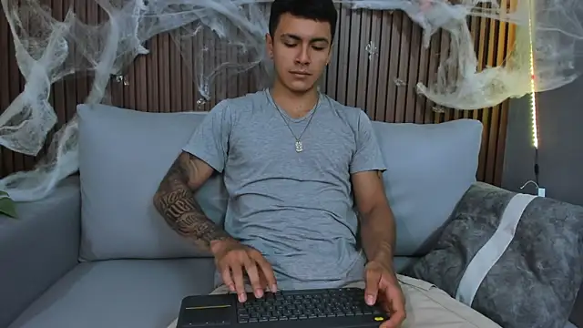 Leo santoro online show from November 1, 2:19 pm