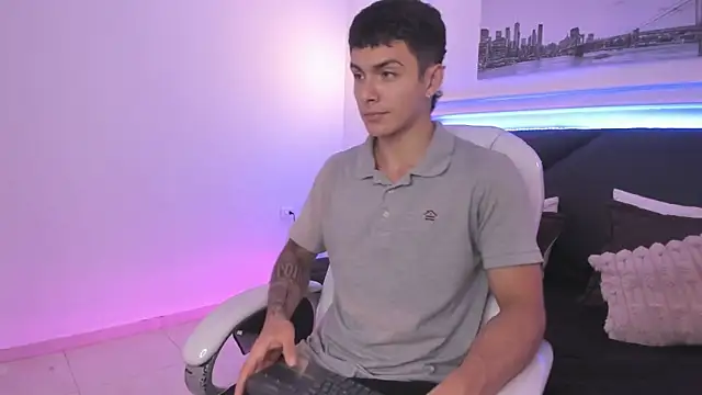 Leo santoro online show from November 4, 2:16 pm