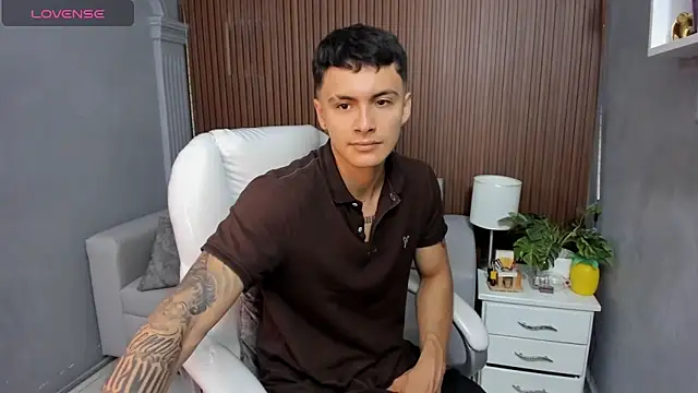 Leo santoro online show from November 20, 1:33 pm