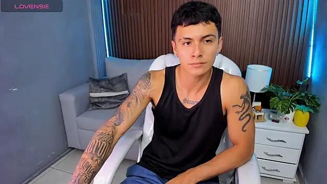 Leo santoro online show from November 29, 1:58 pm