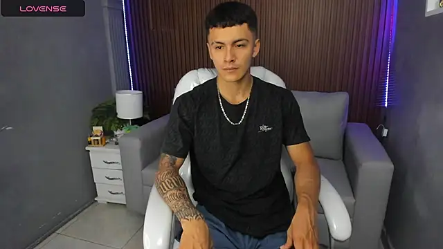 Leo santoro online show from December 19, 1:40 pm