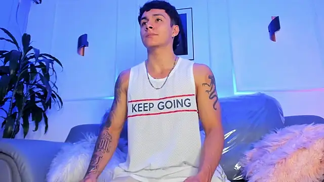 Snapshot of Leo_santoro chatting on March 2, 1:18 pm Leo santoro online show from March 2, 1:18 pm