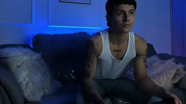 Snapshot of Leo_santoro chatting on March 3, 1:28 pm Leo santoro online show from March 3, 1:28 pm