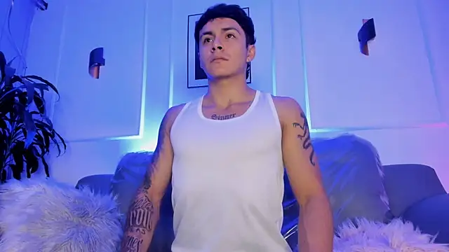 Snapshot of Leo_santoro chatting on March 6, 2:24 pm Leo santoro online show from March 6, 2:24 pm