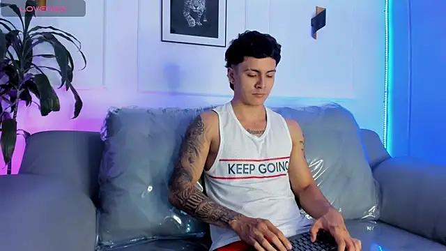 Snapshot of Leo_santoro chatting on March 11, 4:57 pm Leo santoro online show from March 11, 4:57 pm