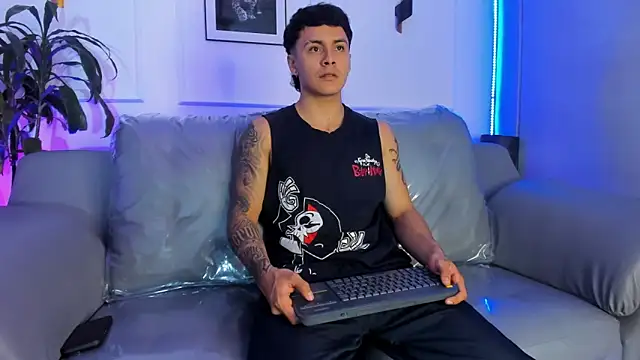 Snapshot of Leo_santoro chatting on March 12, 2:01 pm Leo santoro online show from March 12, 2:01 pm