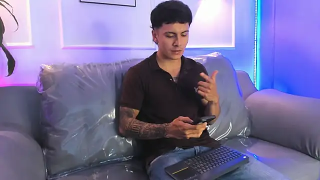 Snapshot of Leo_santoro chatting on March 13, 3:18 pm Leo santoro online show from March 13, 3:18 pm