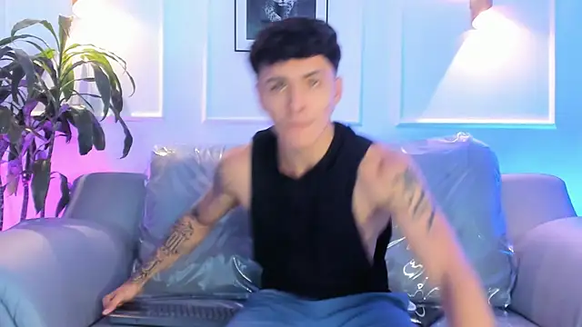 Snapshot of Leo_santoro chatting on March 14, 2:33 pm Leo santoro online show from March 14, 2:33 pm