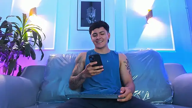 Snapshot of Leo_santoro chatting on March 16, 2:10 pm Leo santoro online show from March 16, 2:10 pm