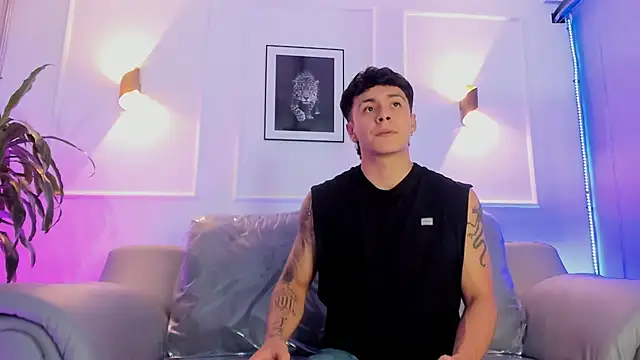 Snapshot of Leo_santoro chatting on March 20, 1:49 pm Leo santoro online show from March 20, 1:49 pm