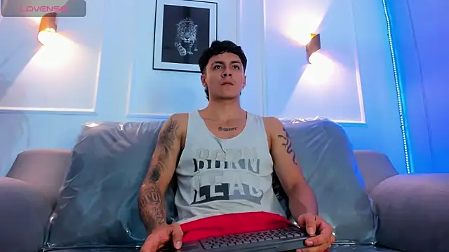 Snapshot of Leo_santoro chatting on March 21, 1:58 pm Leo santoro online show from March 21, 1:58 pm