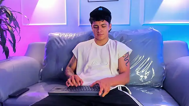 Snapshot of Leo_santoro chatting on March 26, 1:38 pm Leo santoro online show from March 26, 1:38 pm