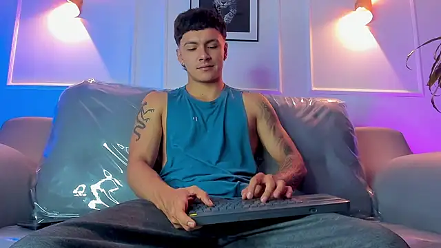 Snapshot of Leo_santoro chatting on March 29, 2:06 pm Leo santoro online show from March 29, 2:06 pm