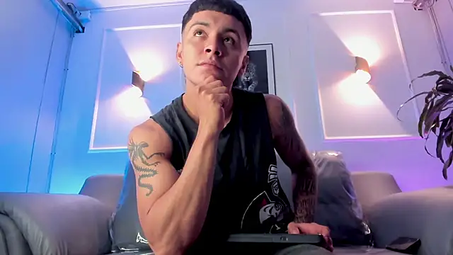 Snapshot of Leo_santoro chatting on April 10, 2:00 pm Leo santoro online show from April 10, 2:00 pm