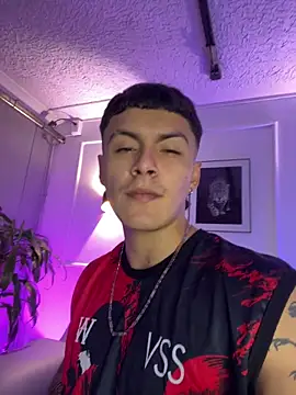 Snapshot of Leo_santoro chatting on April 11, 3:05 pm Leo santoro online show from April 11, 3:05 pm