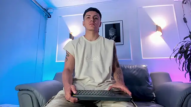 Snapshot of Leo_santoro chatting on April 15, 2:35 pm Leo santoro online show from April 15, 2:35 pm