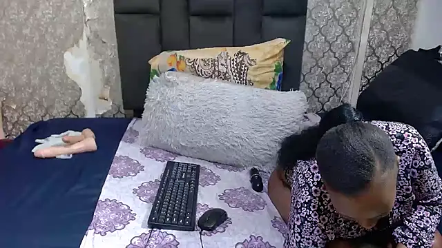 Snapshot of SexyKiarah chatting on December 14, 7:40 pm SexyKiarah online show from December 14, 7:40 pm