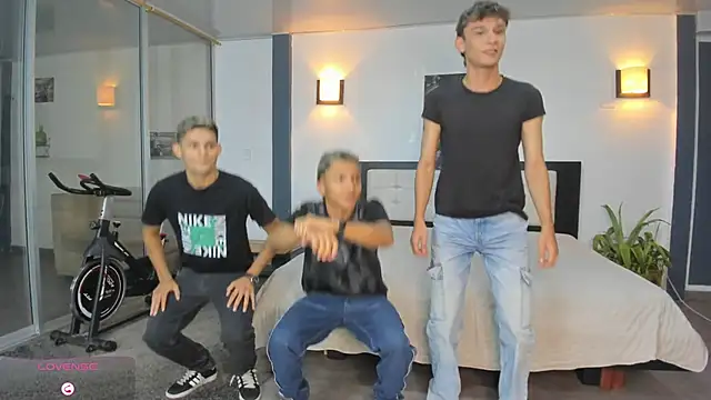 Bisexlifehot   online show from November 9, 11:03 pm