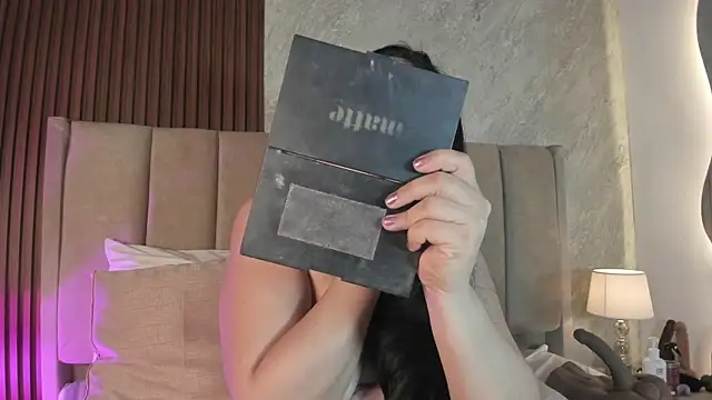  Cris Spicy  online show from April 12, 6:13 pm