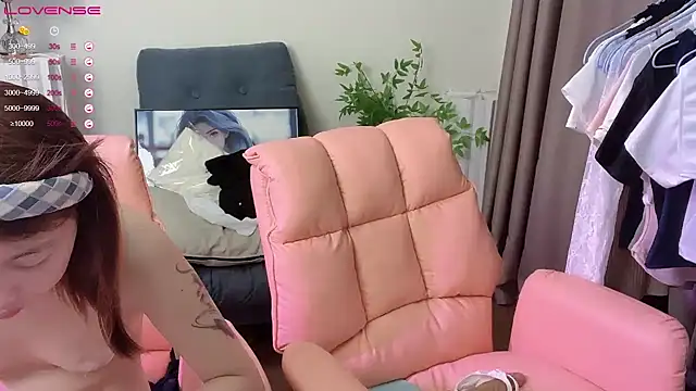 Snapshot of SR_897 chatting on October 8, 2:36 pm SR 897 online show from October 8, 2:36 pm