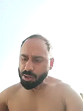 Snapshot of amitkumarkangra chatting on December 16, 6:40 am amitkumarkangra online show from December 16, 6:40 am