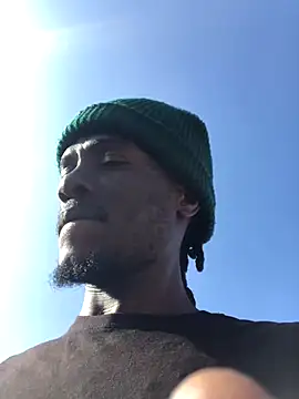 Snapshot of cuminsidebby chatting on October 17, 6:05 am cuminsidebby online show from October 17, 6:05 am