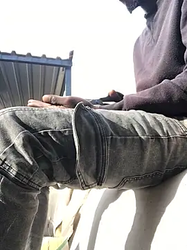 cuminsidebby online show from April 15, 6:20 am