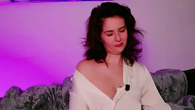 Witch in Silk online show from January 11, 9:09 pm