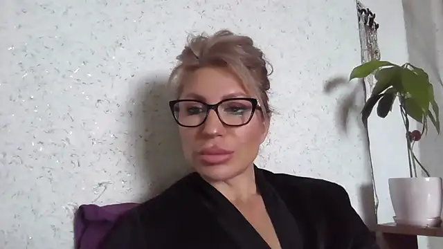 fox red lady7 online show from April 15, 8:21 am