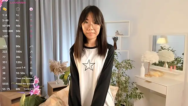 UdelaDodson online show from October 3, 3:09 pm