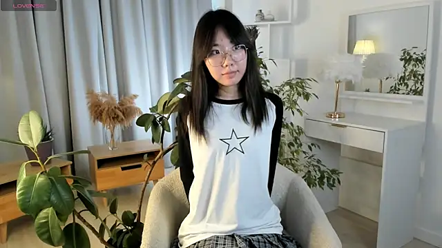 UdelaDodson online show from October 12, 4:00 am