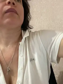 Snapshot of Kiravix chatting on January 13, 10:42 am Kiravix online show from January 13, 10:42 am