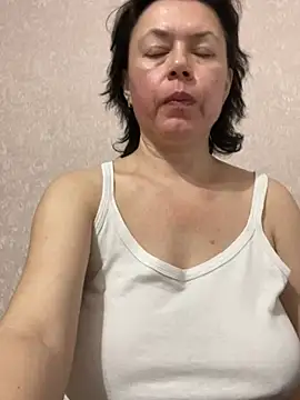 Snapshot of Kiravix chatting on March 4, 4:57 pm Kiravix online show from March 4, 4:57 pm