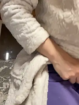 Snapshot of Kiravix chatting on March 29, 8:53 pm Kiravix online show from March 29, 8:53 pm