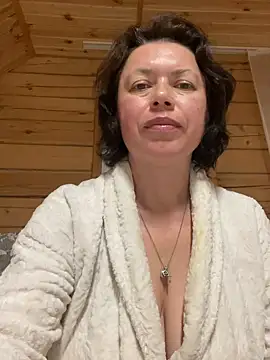 Snapshot of Kiravix chatting on April 5, 7:44 pm Kiravix online show from April 5, 7:44 pm