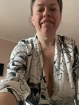 Snapshot of Kiravix chatting on April 9, 8:42 am Kiravix online show from April 9, 8:42 am