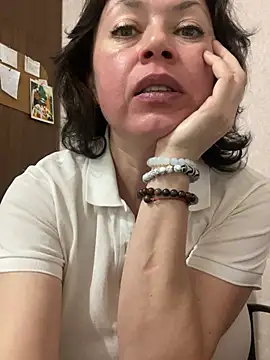 Snapshot of Kiravix chatting on April 10, 12:32 pm Kiravix online show from April 10, 12:32 pm