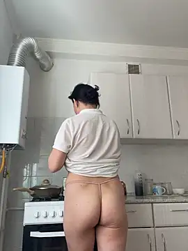 Snapshot of Kiravix chatting on April 11, 7:45 am Kiravix online show from April 11, 7:45 am