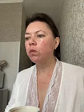 Snapshot of Kiravix chatting on April 13, 6:52 am Kiravix online show from April 13, 6:52 am