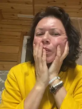 Snapshot of Kiravix chatting on April 14, 8:04 pm Kiravix online show from April 14, 8:04 pm