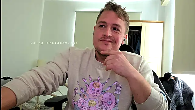 Snapshot of giovanotto47 chatting on October 24, 1:18 pm giovanotto47 online show from October 24, 1:18 pm