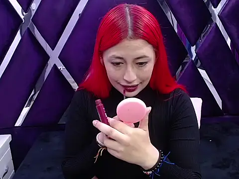 Melody Klum  online show from October 9, 1:42 pm